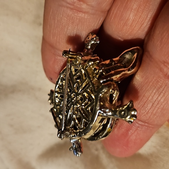 Vintage locket turtle brooch - Picture 5 of 11